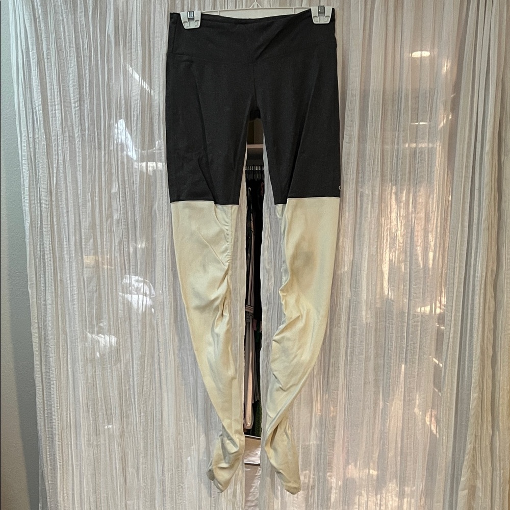 Alo grey and Cream goddess leggings